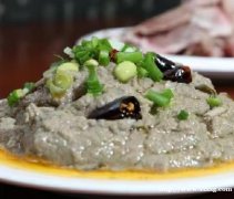 逛798别瞎吃 老北京二荤铺的酱牛肉配卤煮 吃着超得劲