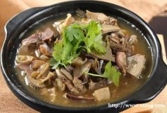 想吃不踩雷的京味 老北京二荤铺的酱牛肉配卤煮 闭眼冲